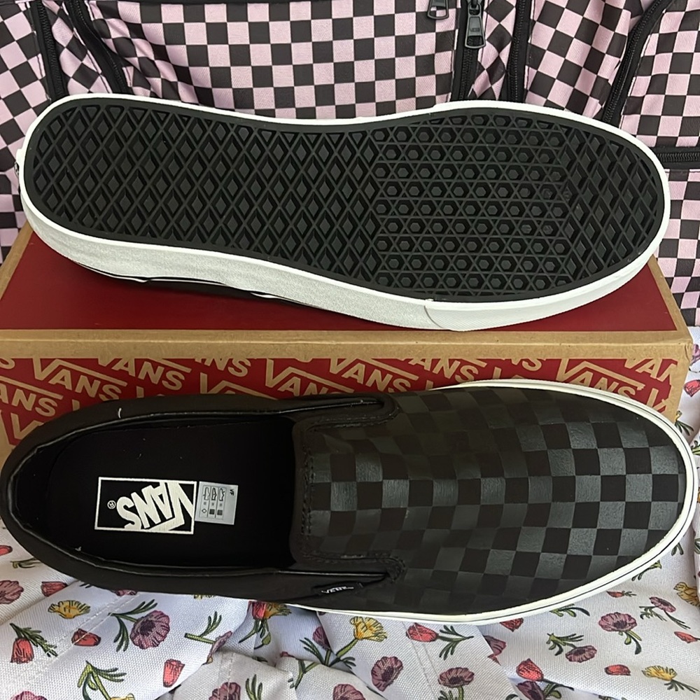 Vans WMNS Classic Slip-On (Checkerboard)Black/Black
VN000EYE276
Sneakers - Picture 5 of 15